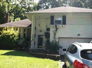 162 Rhododendron Dr, Westbury, NY 11590