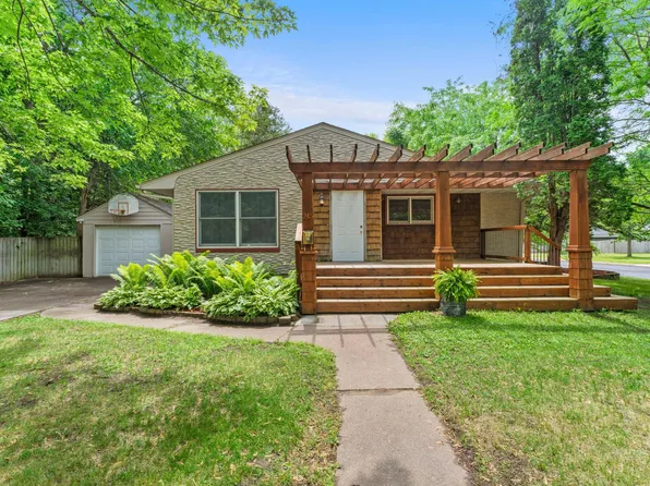 245 10th Ave SW, Cambridge, MN 55008