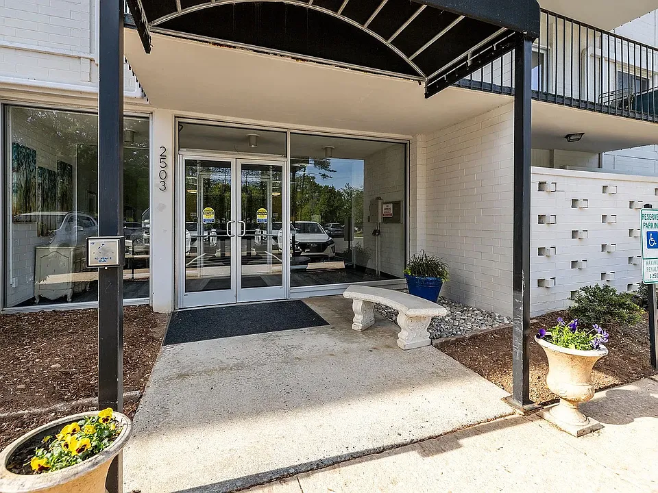2503 Roswell Ave #207