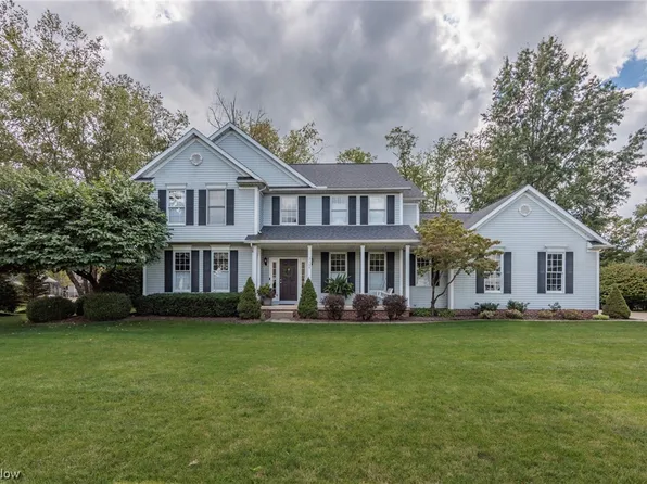 3168 Peterboro Dr, Stow, OH 44224