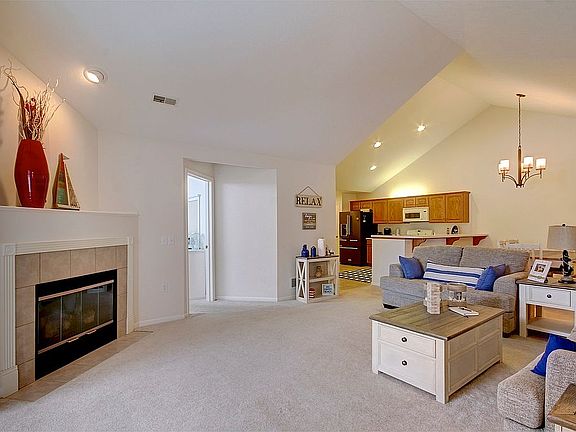 5th image of 2840A Canterbury Cir