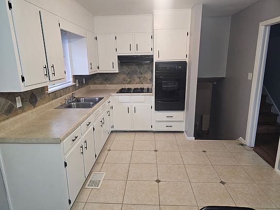 4th image of 608 Old Pine Rd
