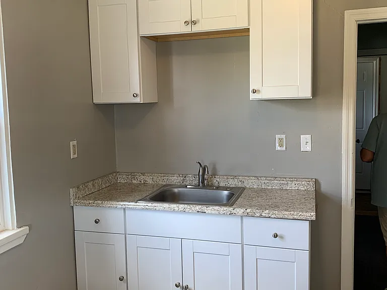 926 Ella St #4 — Photo 6