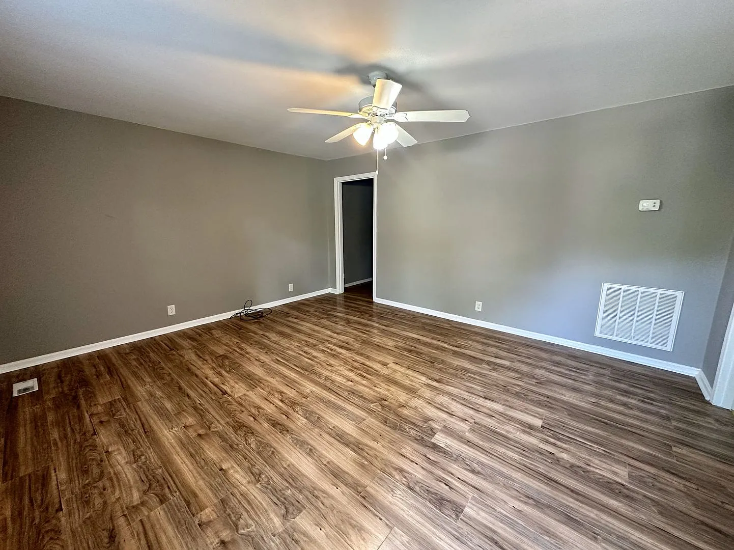 Locust Dr - 894 / 896 — Photo 3