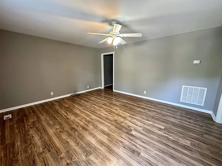 Locust Dr - 894 / 896 — Photo 3