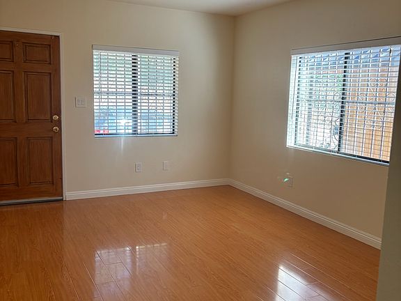 2nd image of 526 Casanova St #1/2