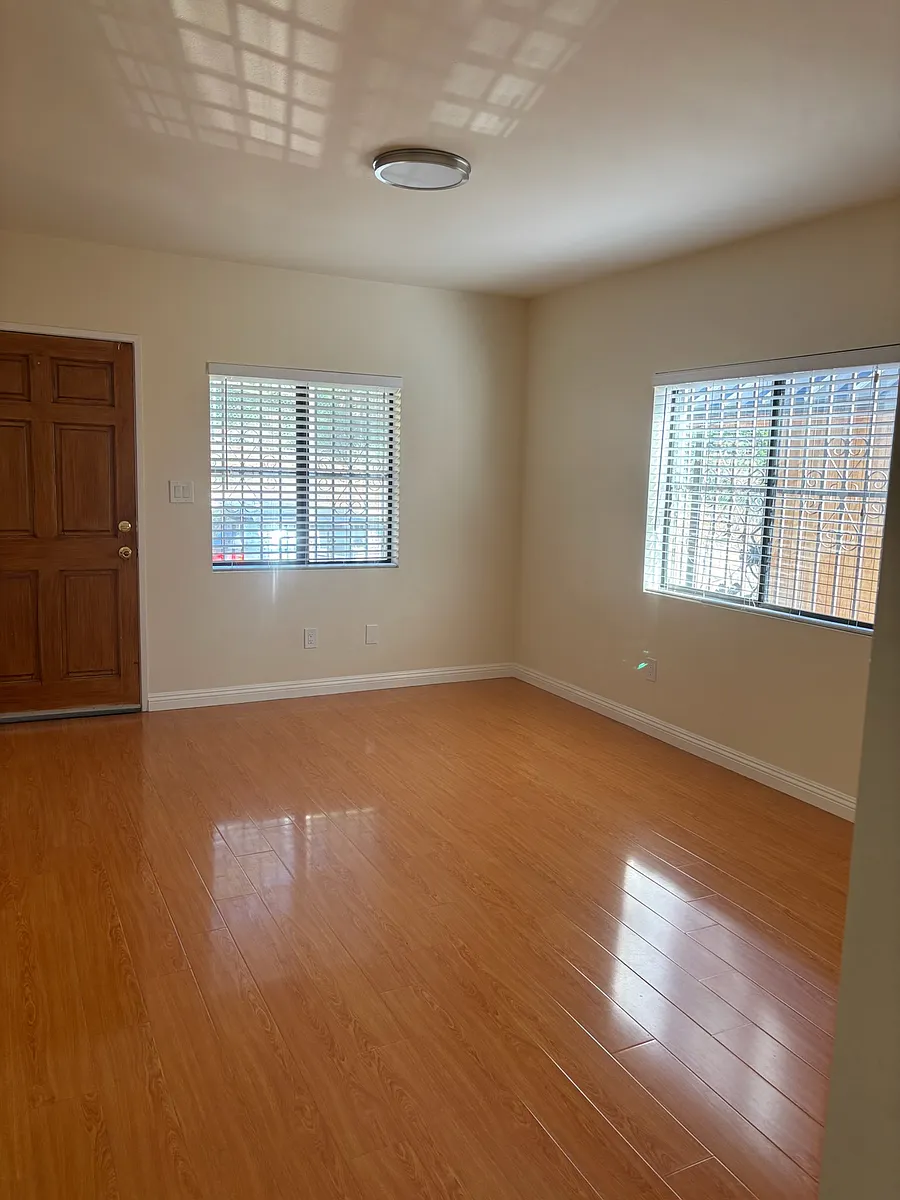 Building Photo - 526 Casanova St #1/2