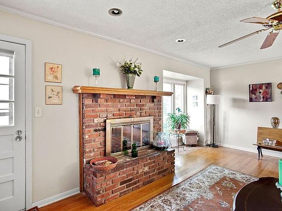 5th image of 8323 Corona Ave
