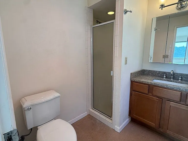 1952 Thorndyke Ave W — Photo 15