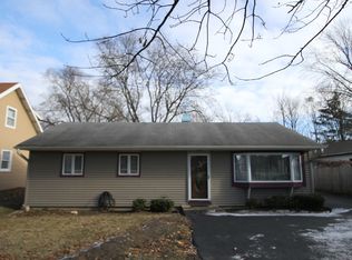 1051 N Midlothian Rd, Mundelein, IL 60060