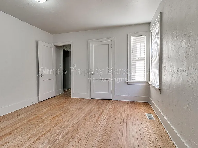 943 East Dr — Photo 7