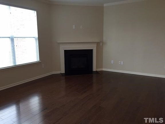 5th image of 631 Mountain Pine Dr