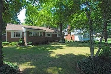 4th image of 22070 Hilliard Blvd