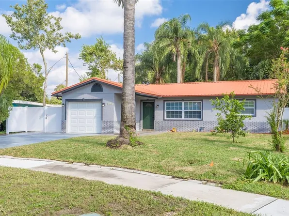 8470 Lantana Dr, Seminole, FL 33777
