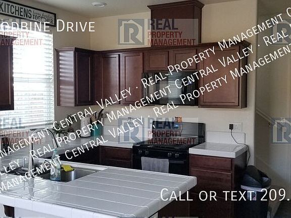 3rd image of 4407 Woodbine Dr
