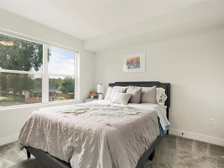 1082 King St — Photo 14