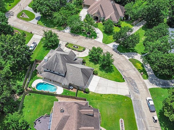 4th image of 104 Clear Springs Dr