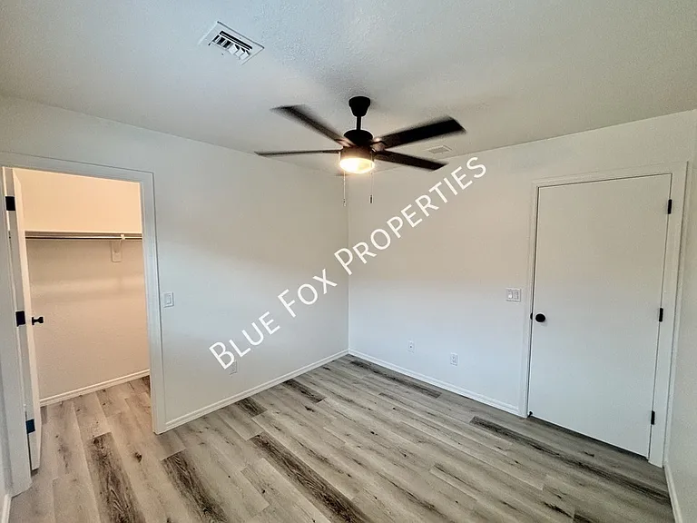 5369 S Waterloo Ln — Photo 15