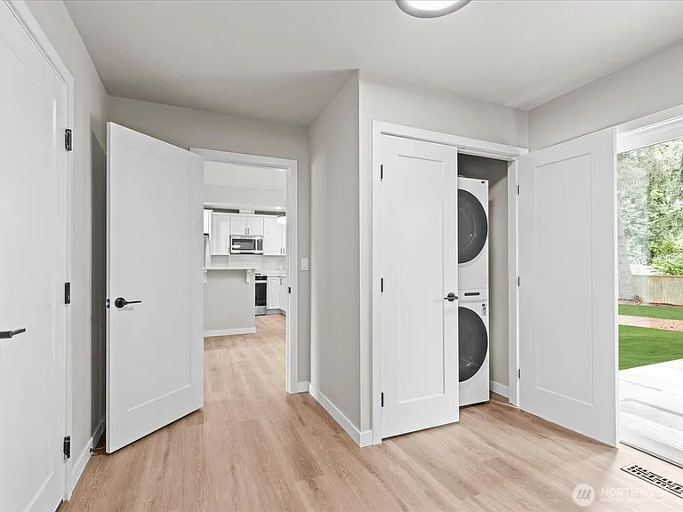 418 S 190th St — Photo 11