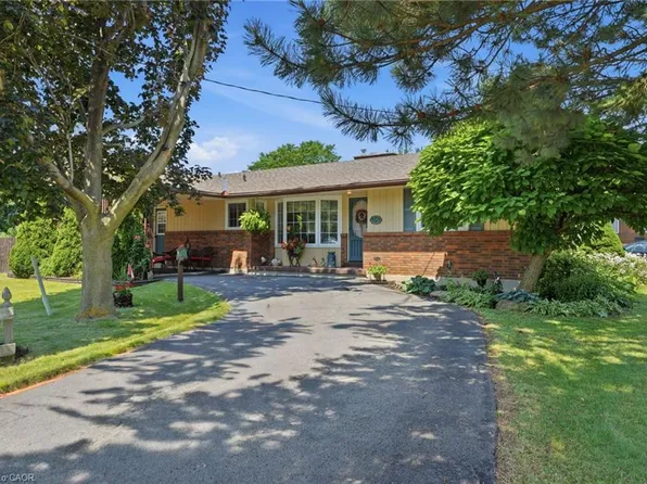 2A Valley Rd, Saint Catharines, ON L2S 1Y6