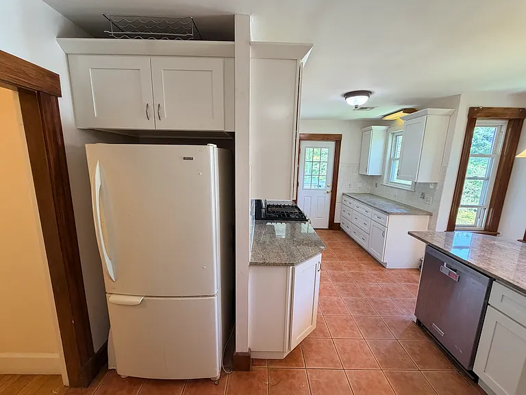 35 Spring St #2 — Photo 16