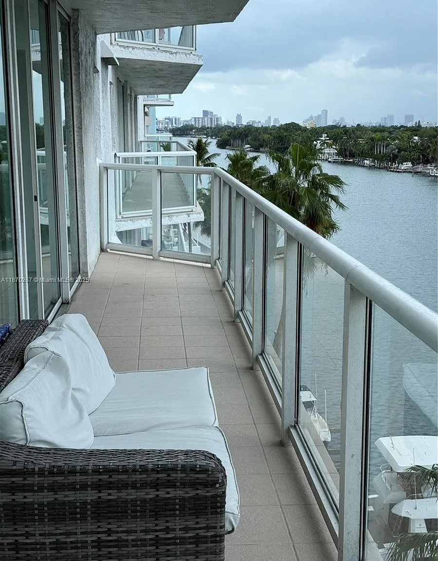2 bed, 2.0 bath, $4,000 — Photo 3
