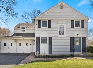 26 Pickford Dr, Rochester, NY 14618