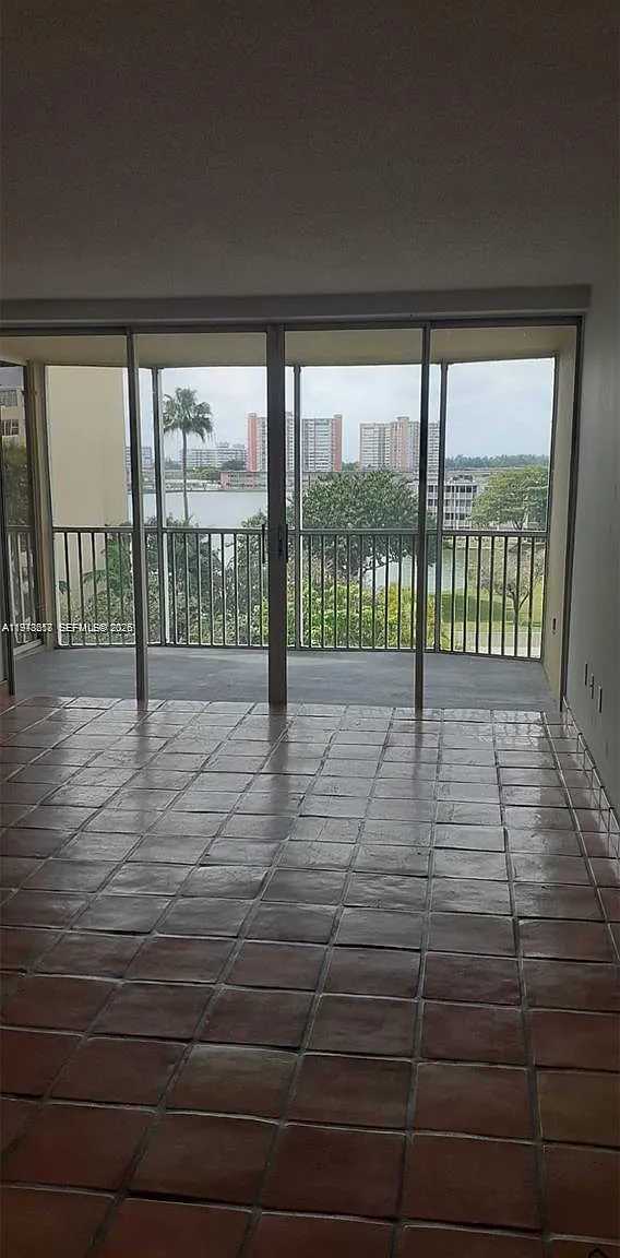 Jade Winds Group-Daisy Ga — Photo 2
