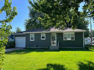 904 Jefferson Ave, Hastings, NE 68901