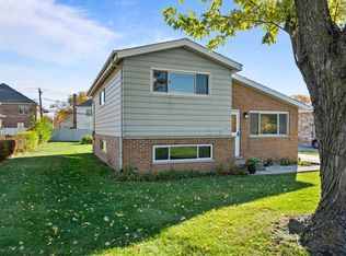 481 N Willow Rd, Elmhurst, IL 60126