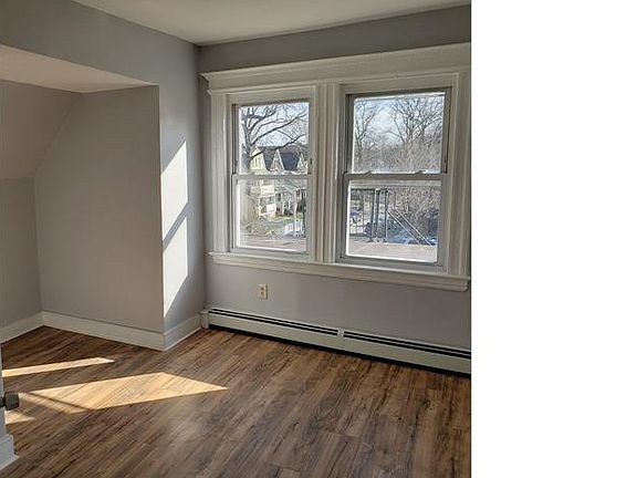 2nd image of 51 New St #2