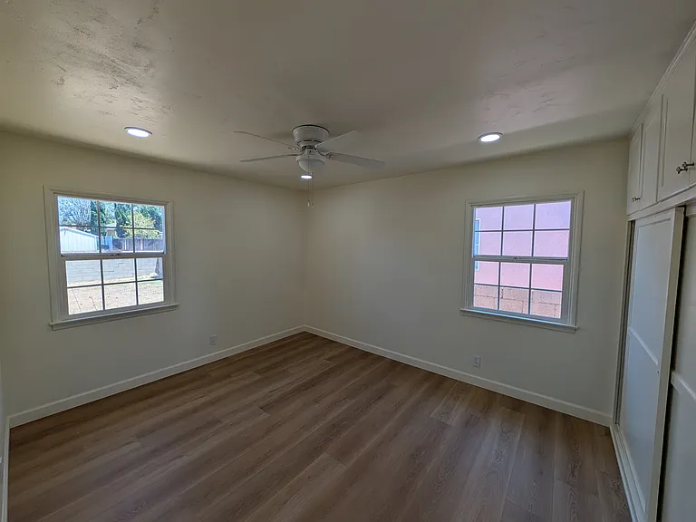 469 E Bonita Ave — Photo 9