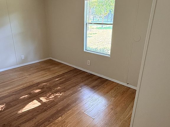 4th image of 284 Speedway Dr