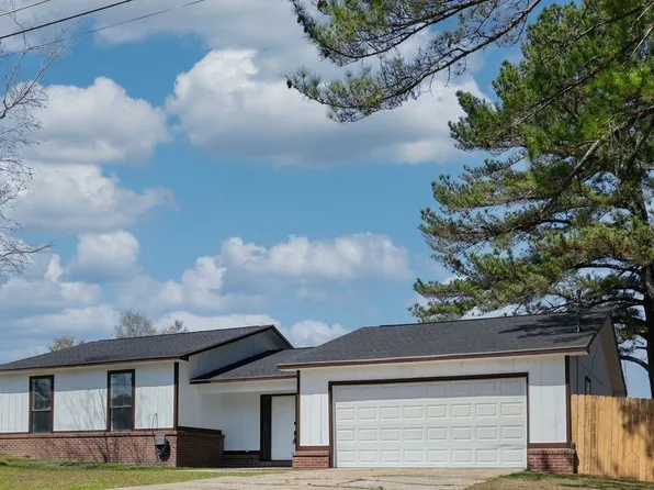 96 Blackhawk Dr, Daleville, AL 36322