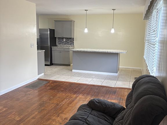 3rd image of 4312 Howell Rd