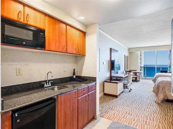 18001 Collins Ave #3006, North Miami Beach, FL 33160