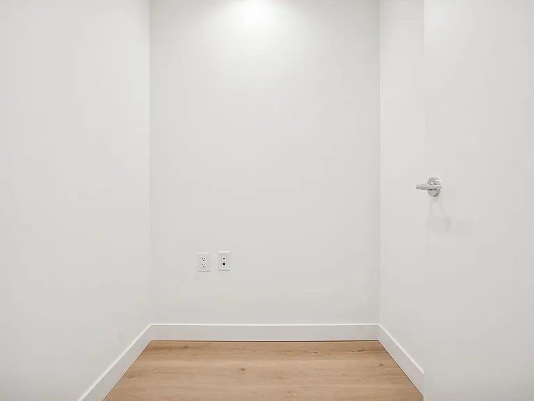 5670 Cambie St — Photo 44