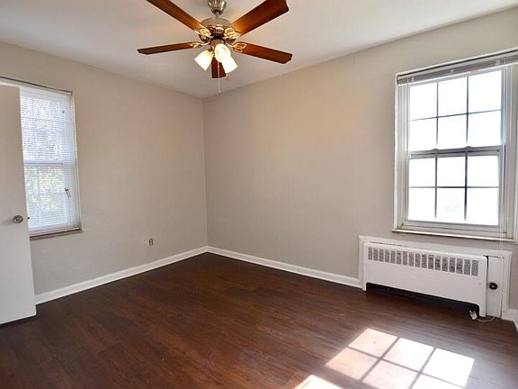 3rd image of 2870 S Moreland Blvd APT 301