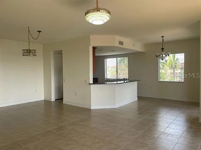 2 bed, 2.0 bath, 1803 sqft, $2,100 — Photo 2