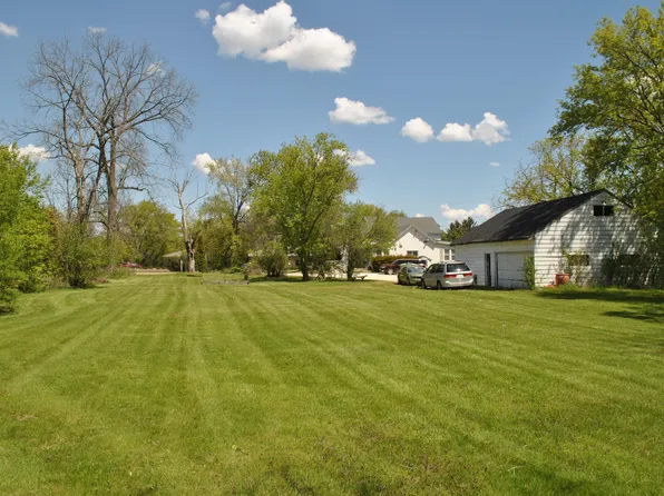 7625 W Mequon Rd, Mequon, WI 53097