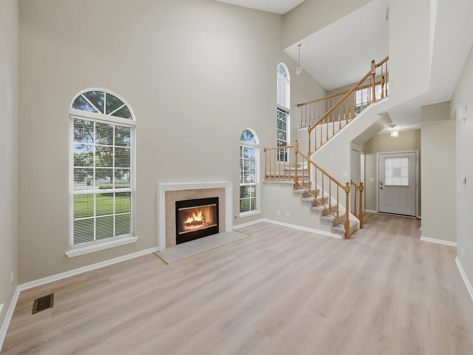 2 bed, 1394 sqft, $2,390 — Photo 3