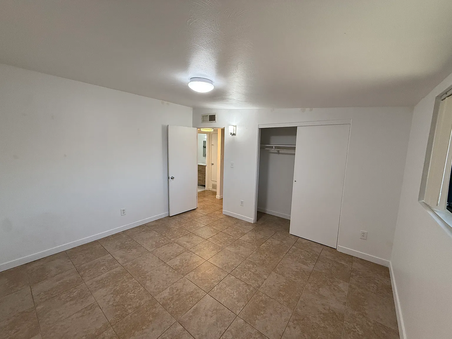 2 bed, 750 sqft, $1,600 — Photo 4
