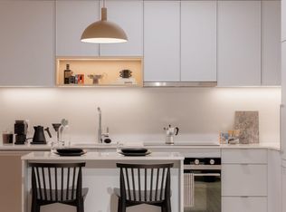 3633 Willingdon Ave #201, Burnaby, BC V5C 5E8