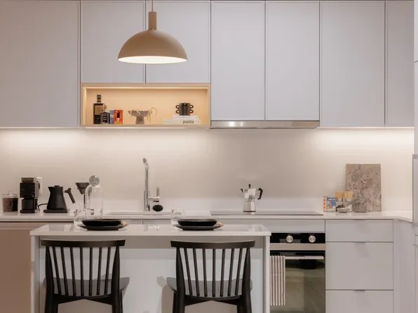 3633 Willingdon Ave #201, Burnaby, BC V5C 5E8