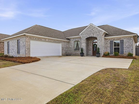 3rd image of 170 Chartleigh Cir