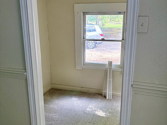 5th image of 663 Bruen St