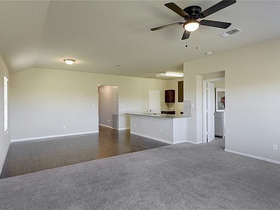 3rd image of 718 Luna Vista Dr