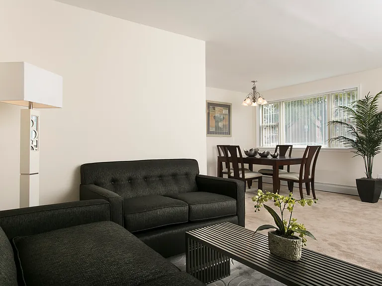 Stratford Apartments — Photo 50