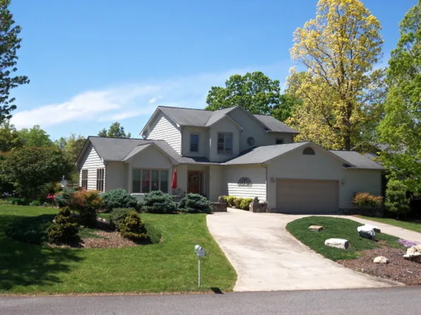 67 Lake Club Ln, Nebo, NC 28761