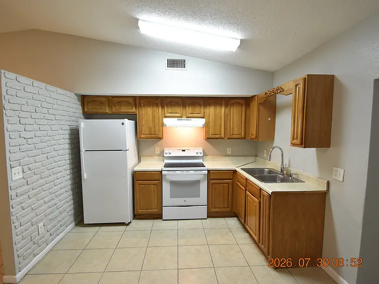12203 N 9th St — Photo 11